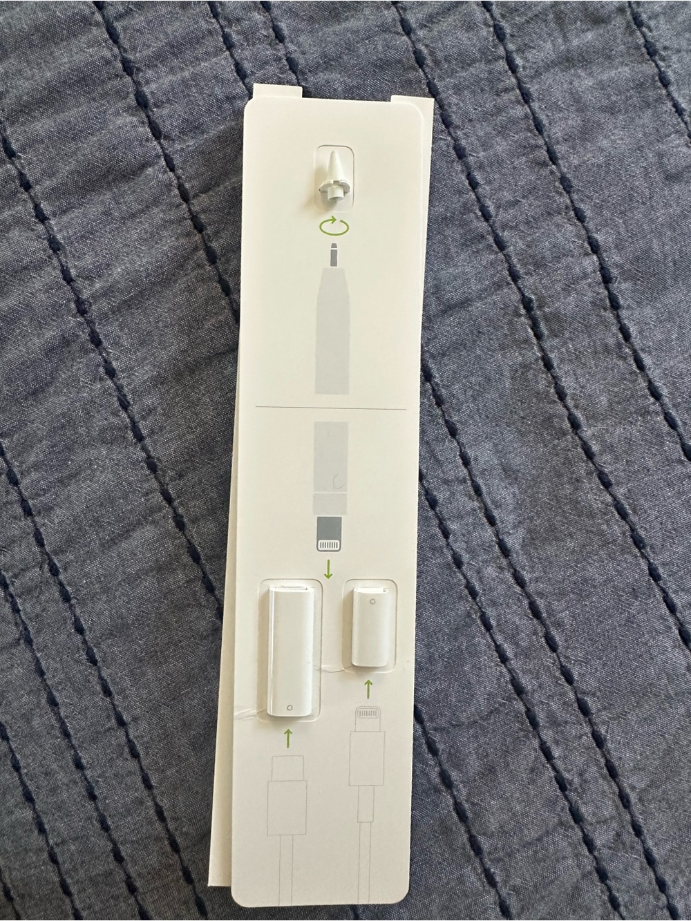 Apple Pencil 1st Generation with USB-C adapter - Picture 2 of 5